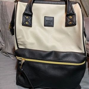 bag pack w/ laptop compartment